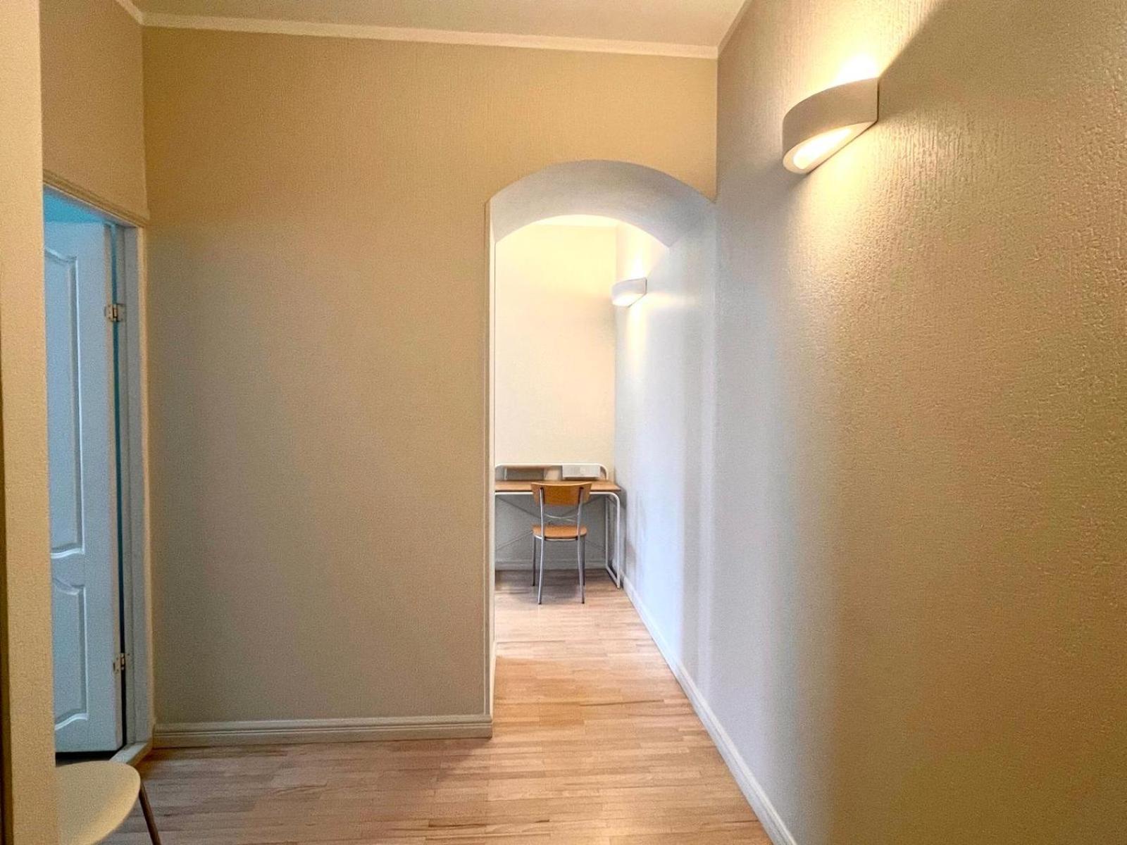 For 4 People In Center